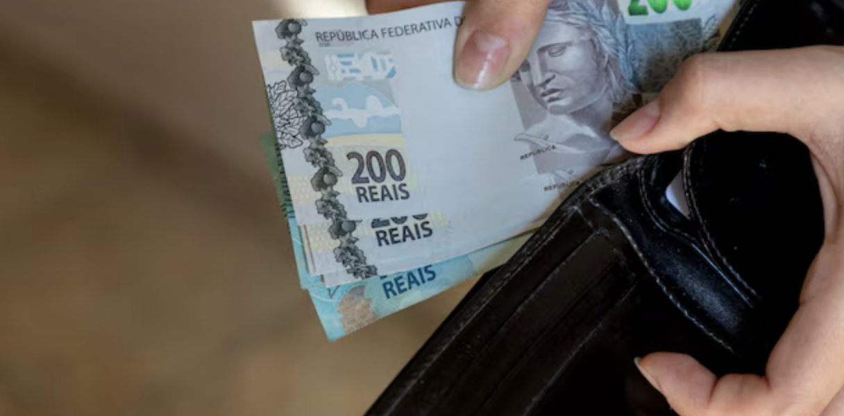 Salário Mínimo completa 90 anos: um direito que mudou a história social e econômica do Brasil